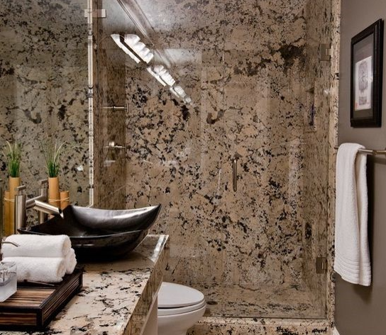 نمای سرویس بهداشتی با سنگ گرانیت دلیکیت در کف و دیوار